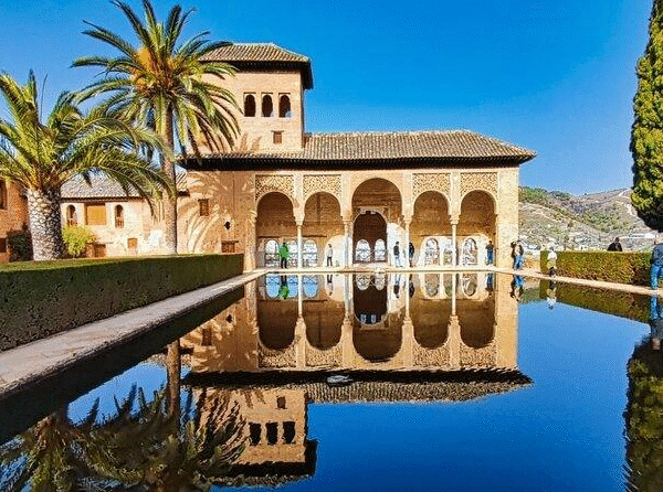 Alhambra, Generalife & Nasrid Palaces Direct Access Tour